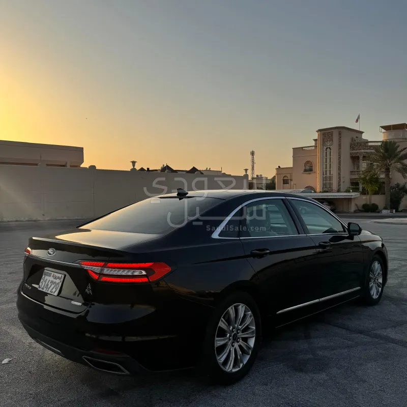 2020 Ford Taurus