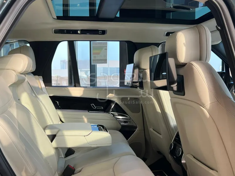 2025 Land Rover Range Rover Vogue SE