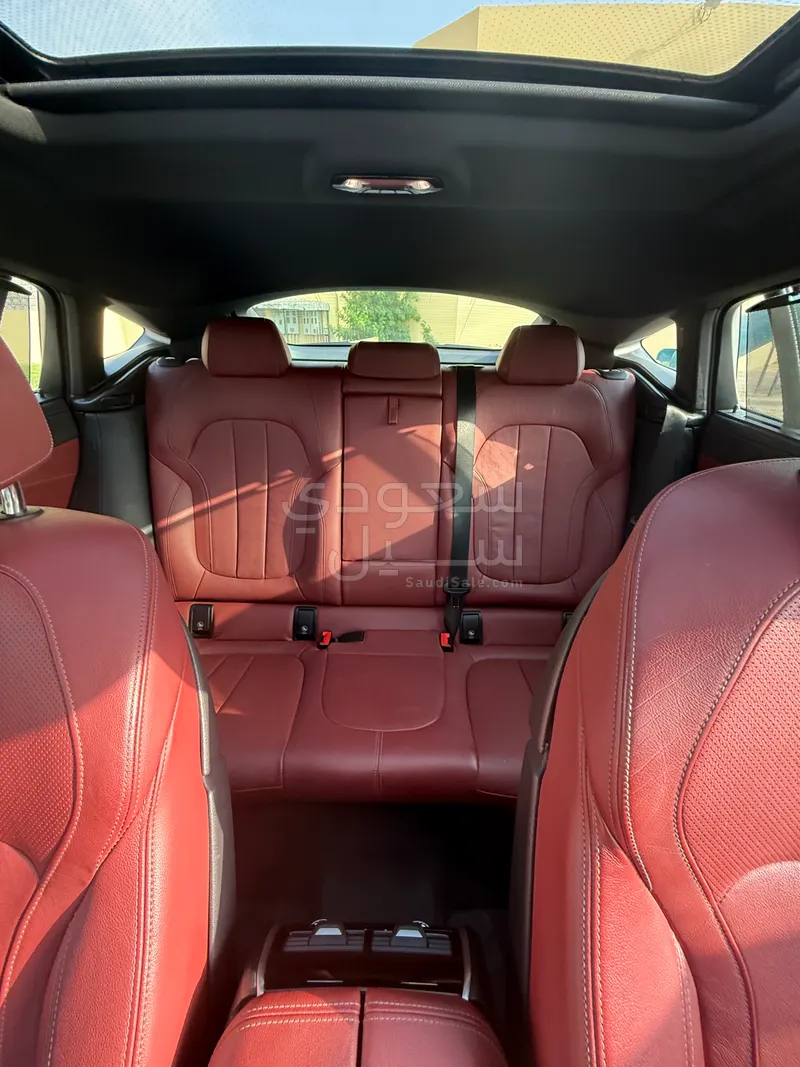 2021 BMW X Series 6 M Kit