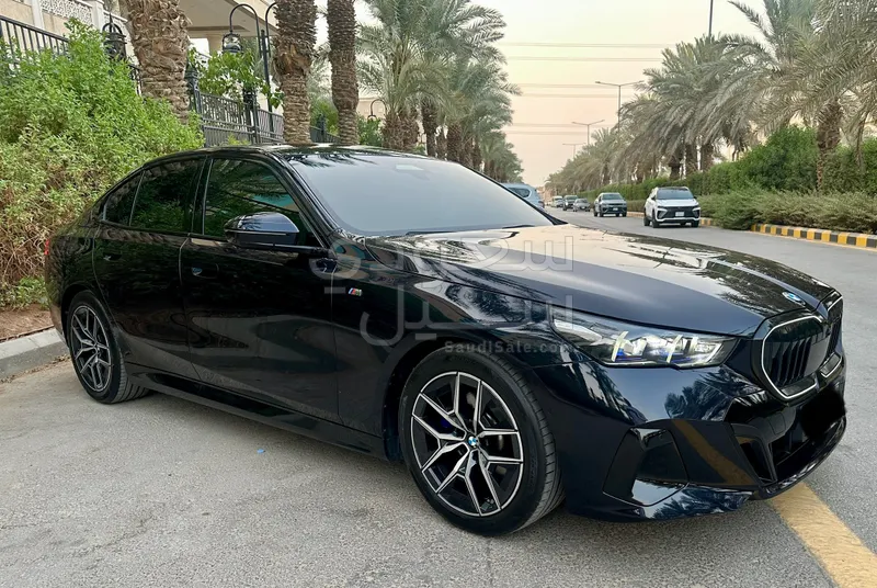 2024 BMW 5 Series 520i