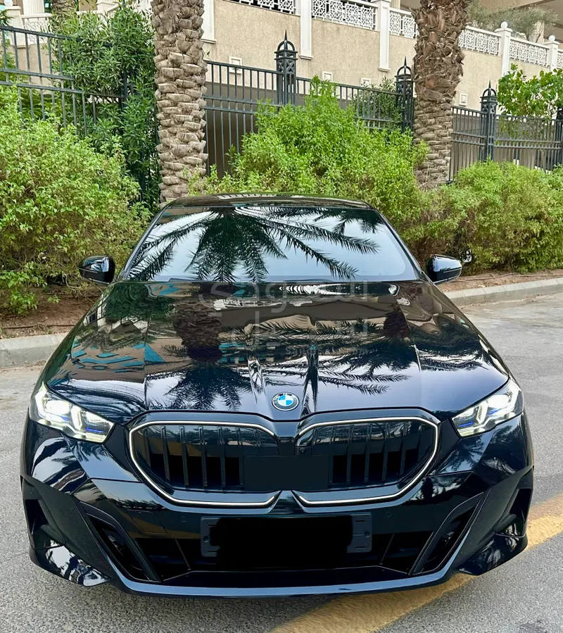 2024 BMW 5 Series 520i