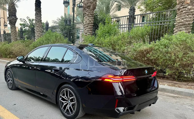 2024 BMW 5 Series 520i