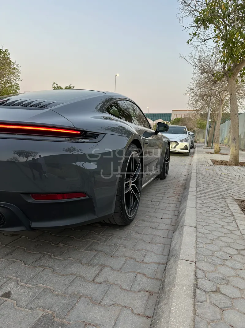 2025 Porsche 911 Carrera