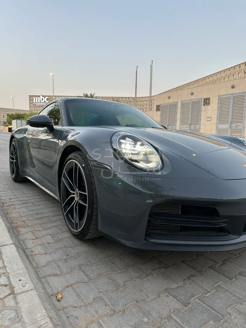 2025 Porsche 911 Carrera