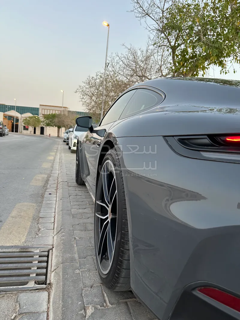 2025 Porsche 911 Carrera