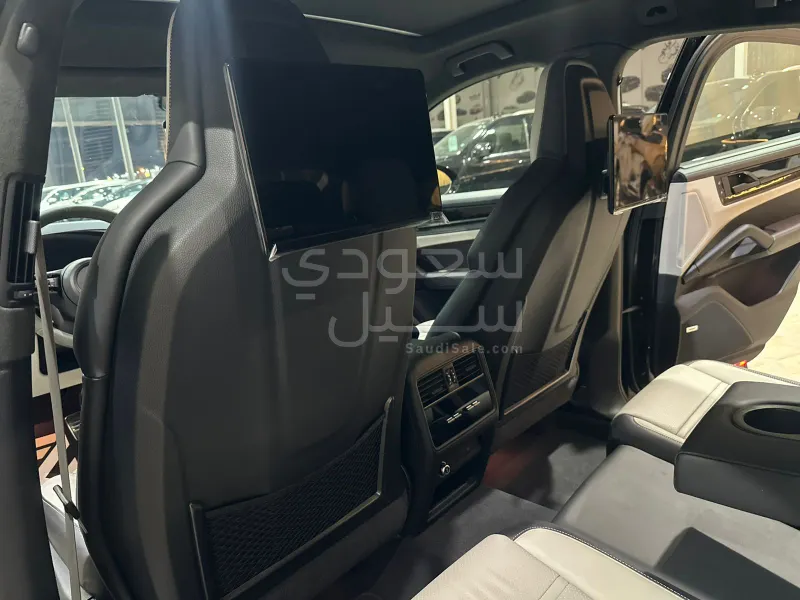 2025 Porsche Cayenne GTS