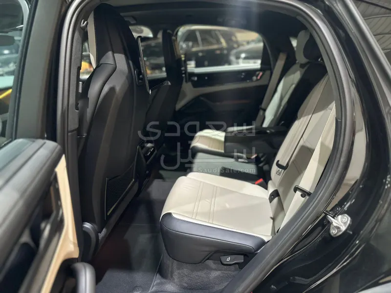 2025 Porsche Cayenne GTS