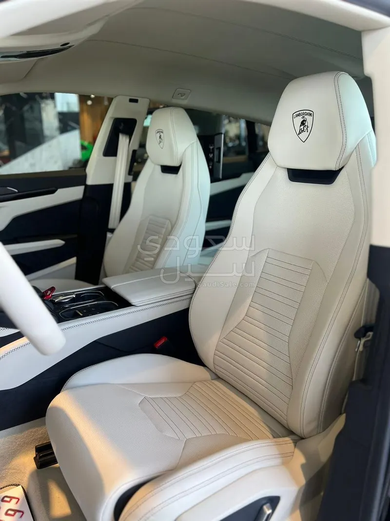2025 Lamborghini URUS