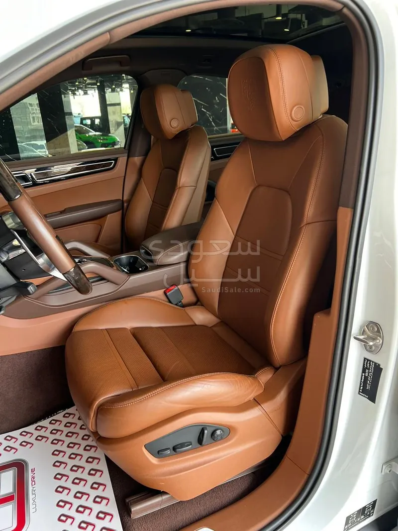 2023 Porsche Cayenne Coupe