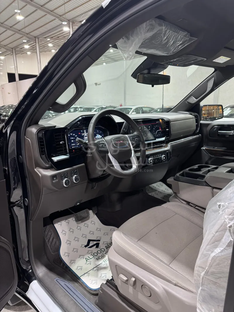 2025 GMC Sierra SLE