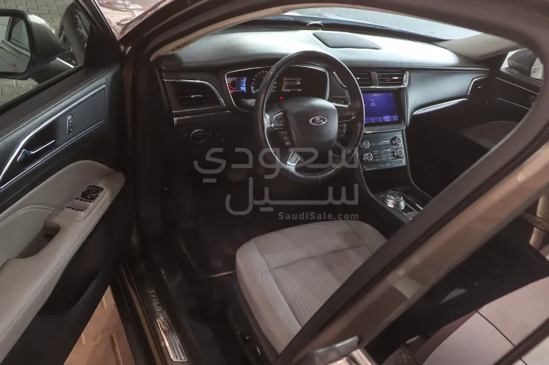 2020 Ford Taurus