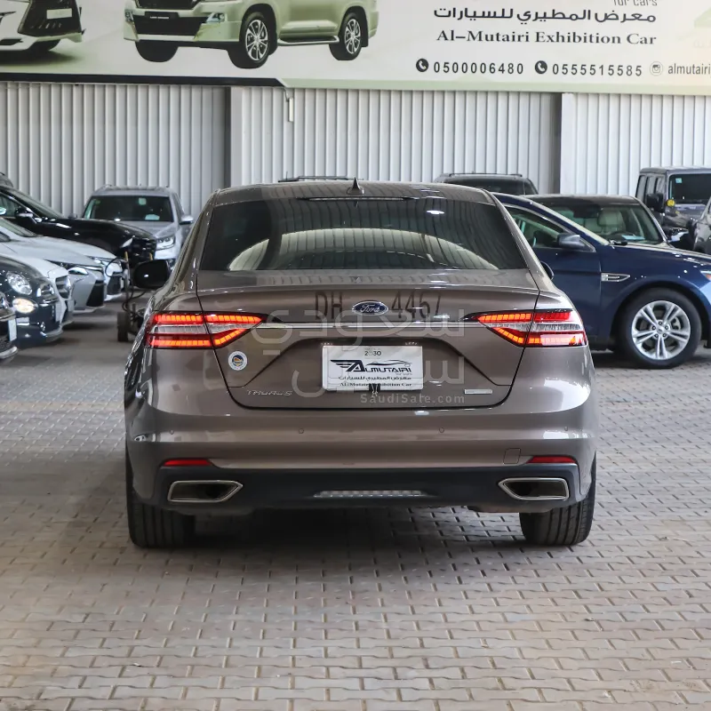 2020 Ford Taurus