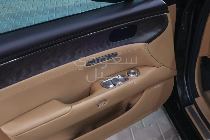 2023 Genesis G 90