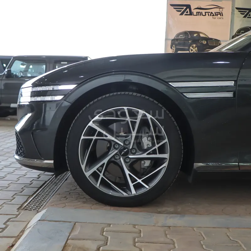 2023 Genesis G 90