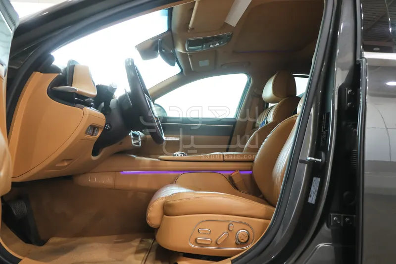 2023 Genesis G 90