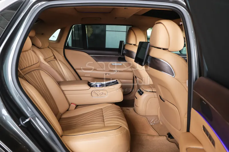 2023 Genesis G 90