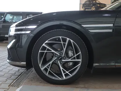 2023 Genesis G 90