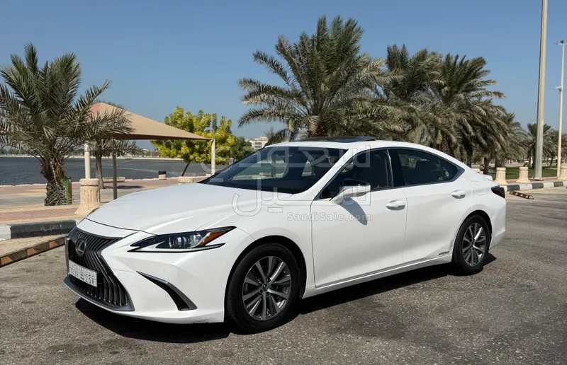 2020 Lexus ES 300h