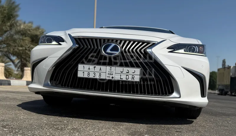 2020 Lexus ES 300h
