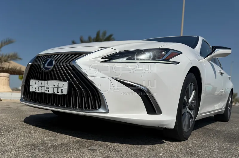 2020 Lexus ES 300h
