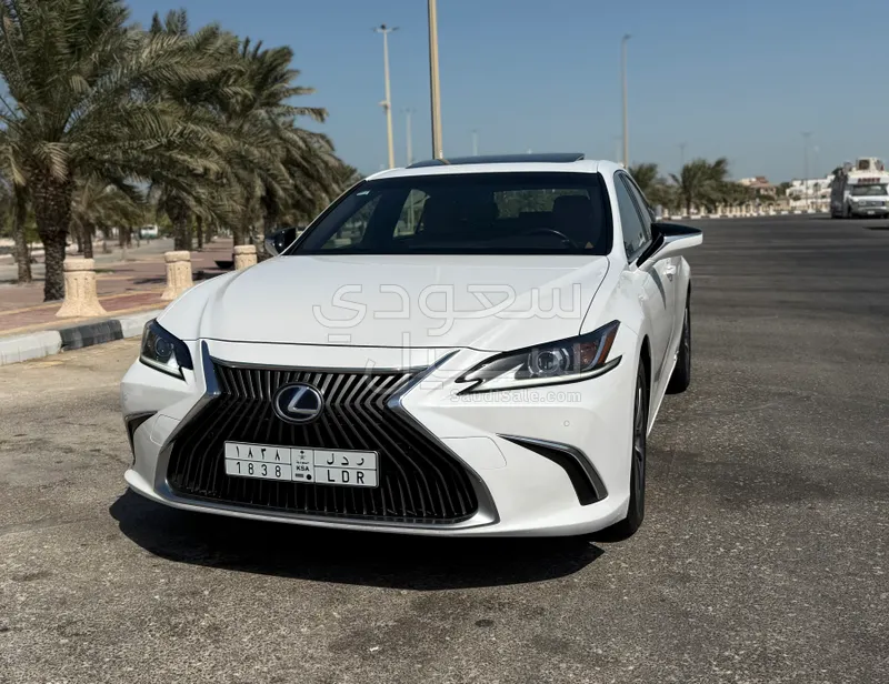 2020 Lexus ES 300h