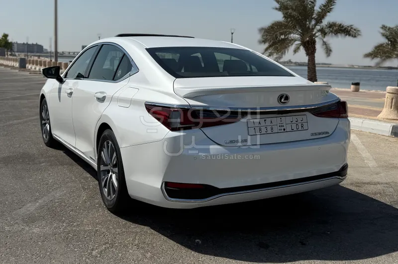 2020 Lexus ES 300h