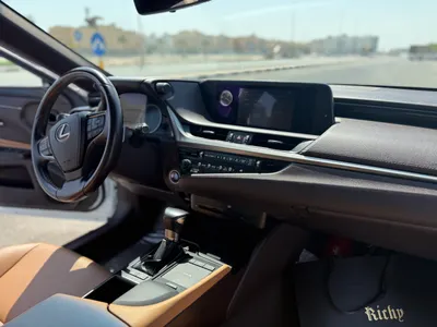 2020 Lexus ES 300h
