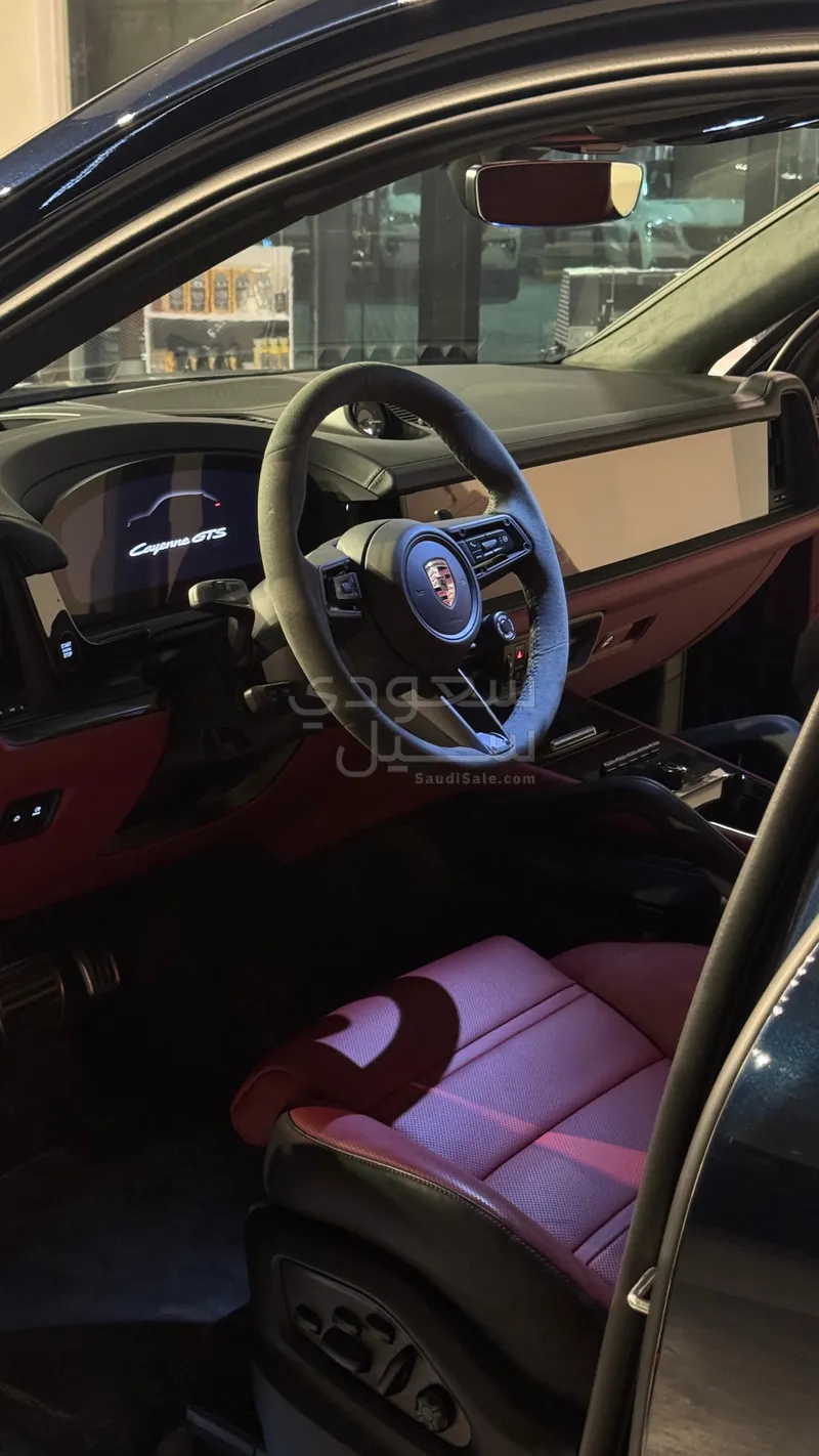 2025 Porsche Cayenne GTS
