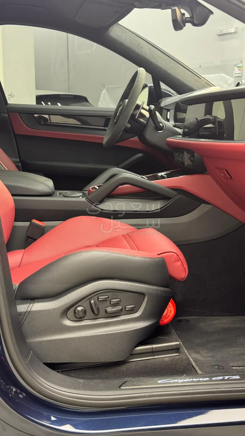 2025 Porsche Cayenne GTS