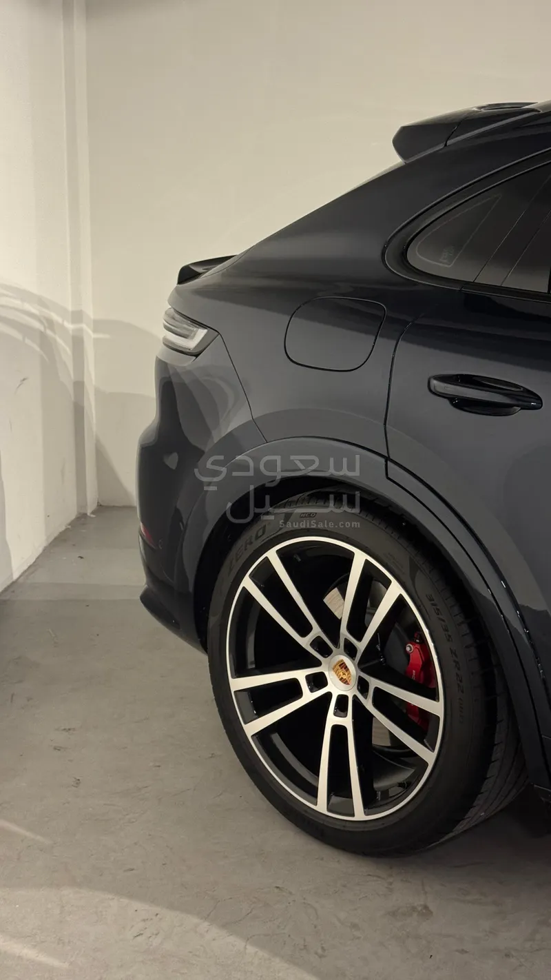 2025 Porsche Cayenne GTS