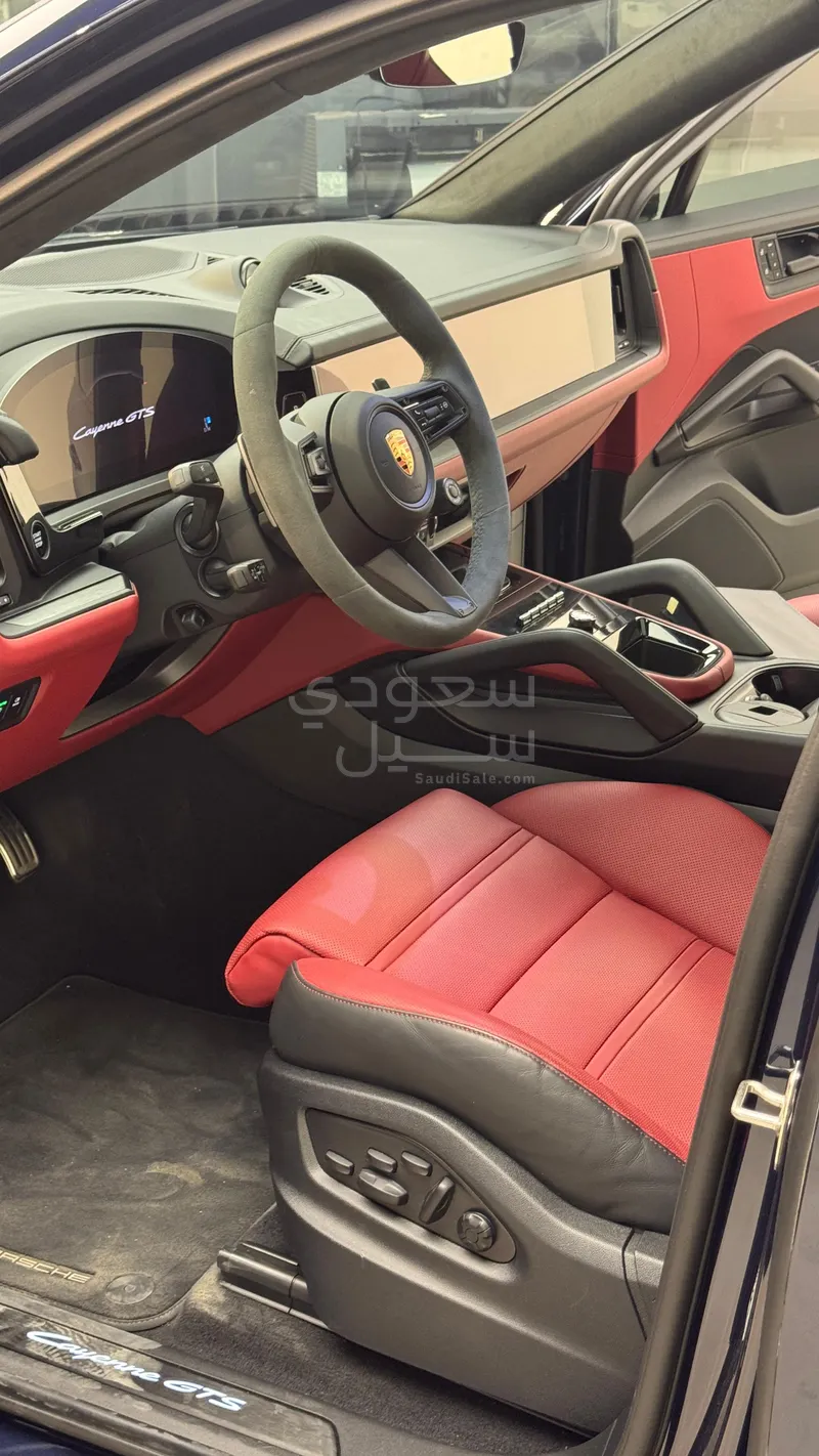 2025 Porsche Cayenne GTS