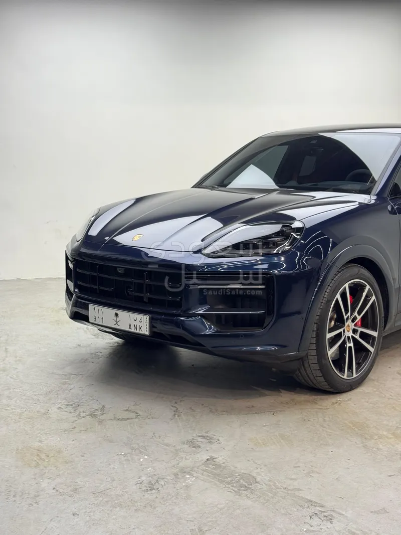 2025 Porsche Cayenne GTS