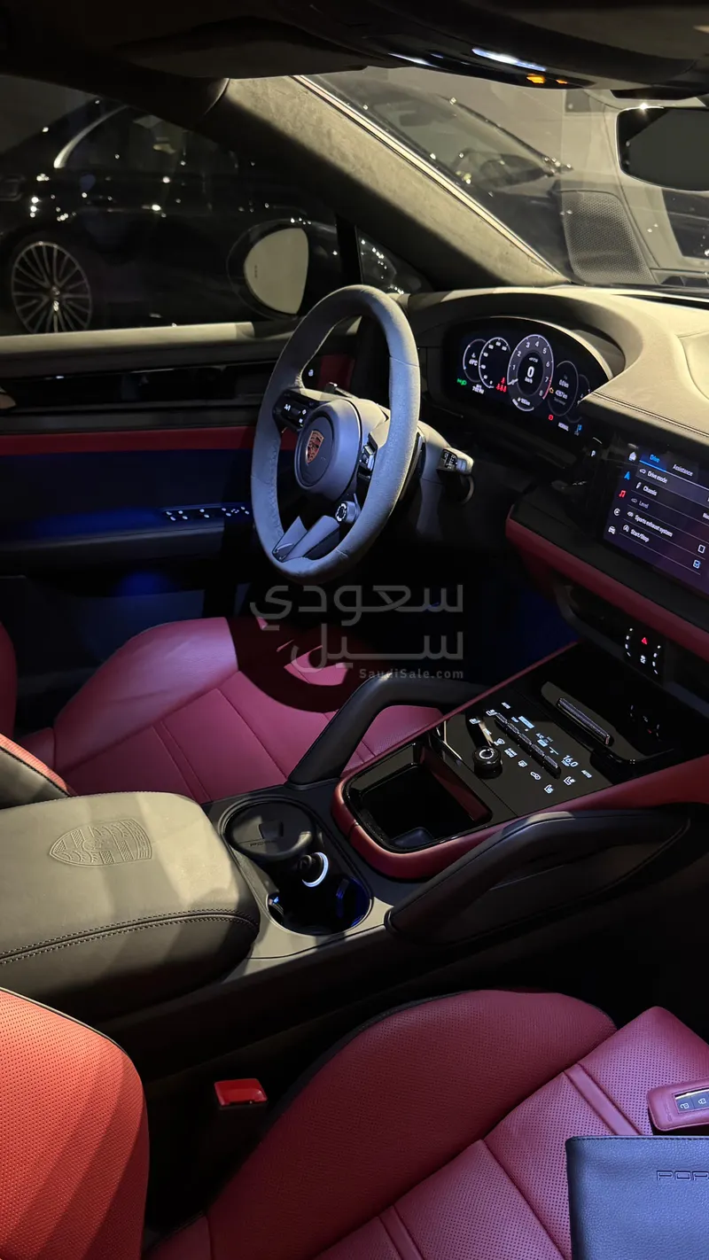 2025 Porsche Cayenne GTS