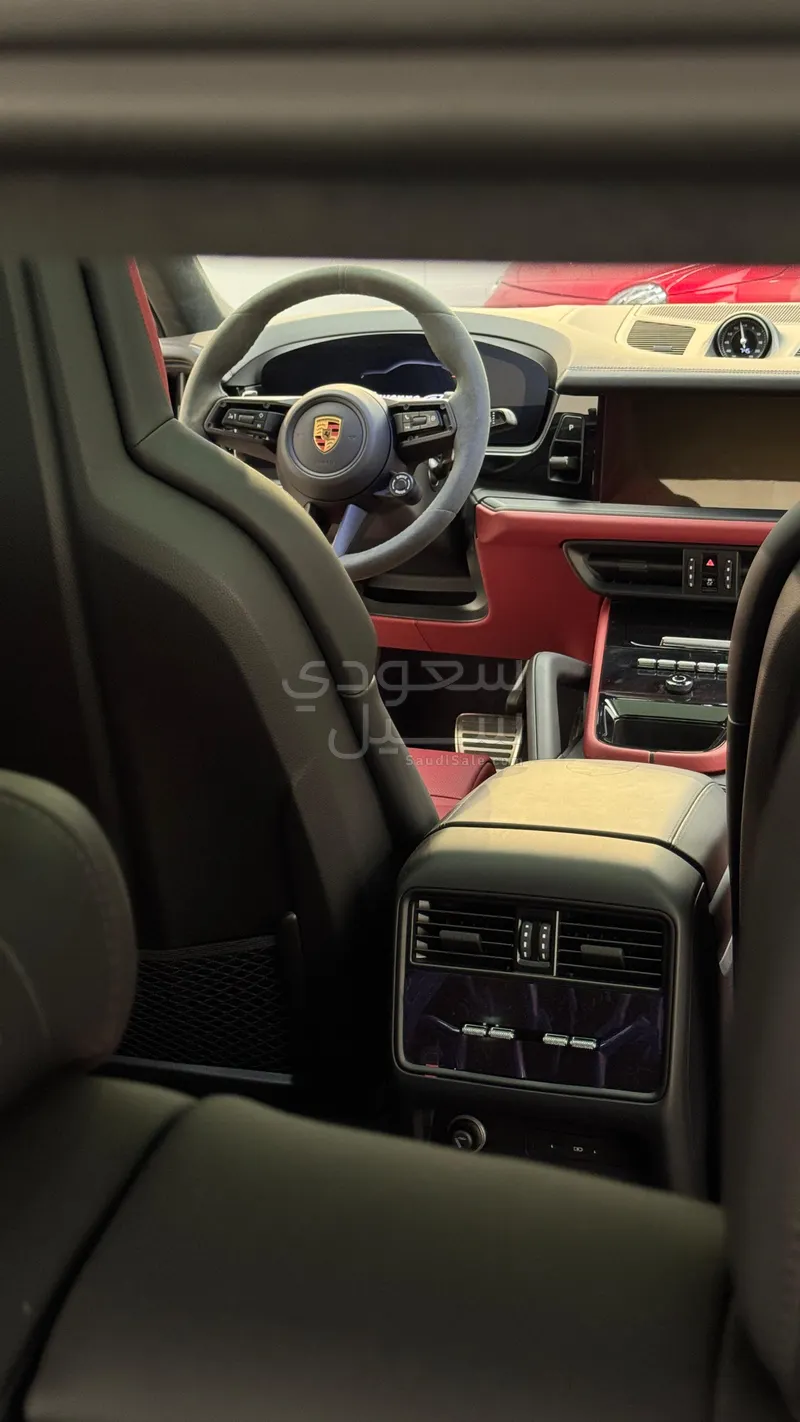 2025 Porsche Cayenne GTS