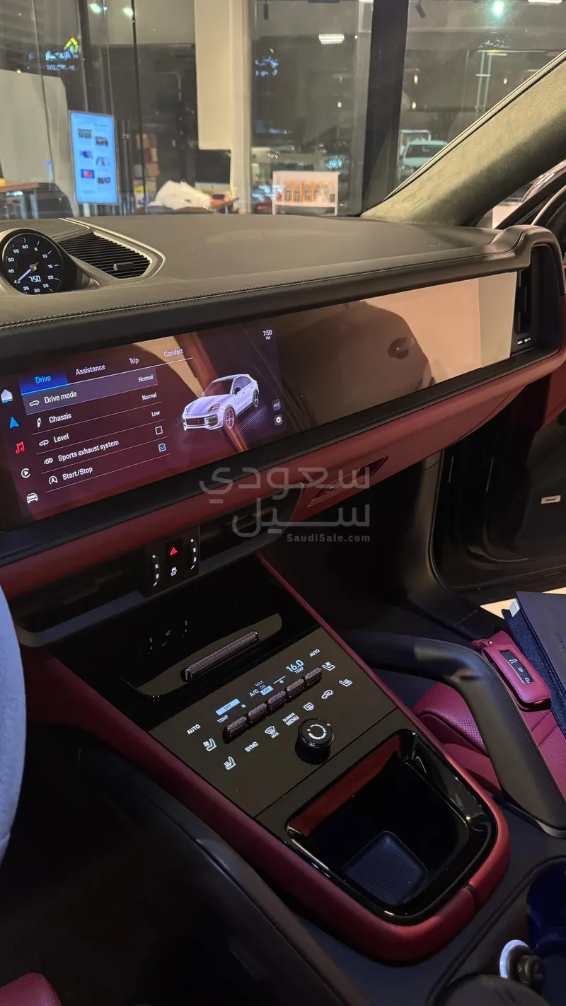 2025 Porsche Cayenne GTS