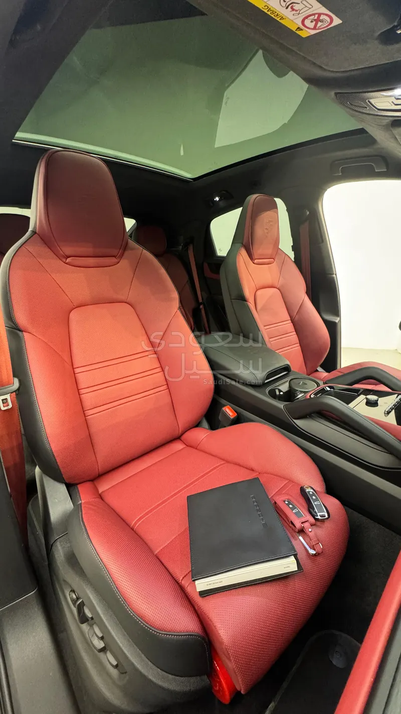 2025 Porsche Cayenne GTS