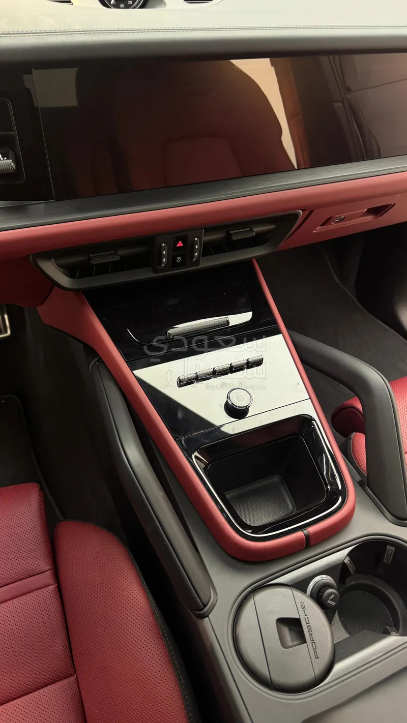 2025 Porsche Cayenne GTS
