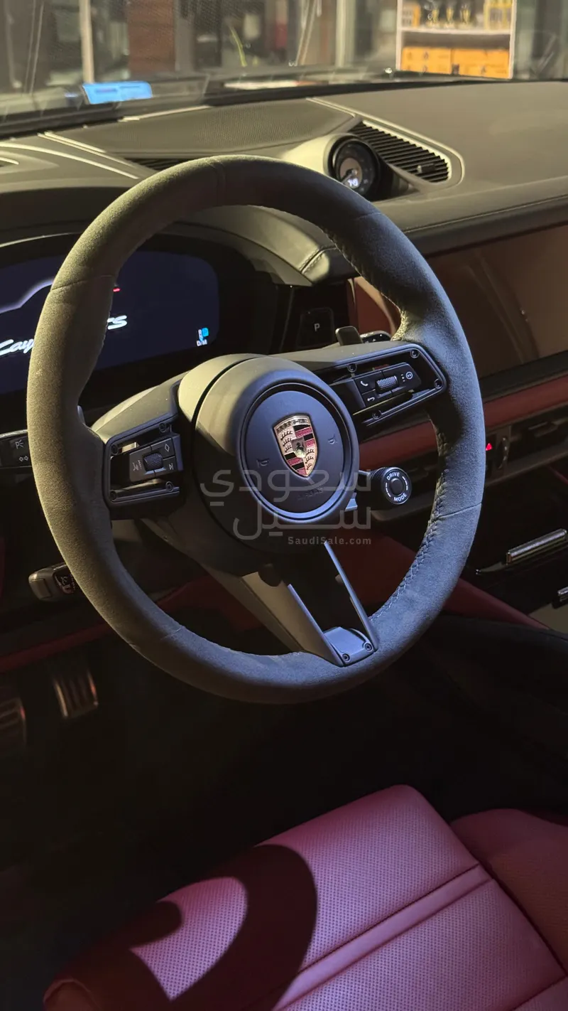 2025 Porsche Cayenne GTS