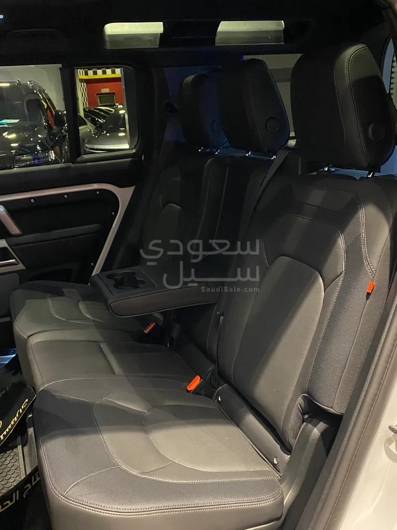 2024 Land Rover Defender 110