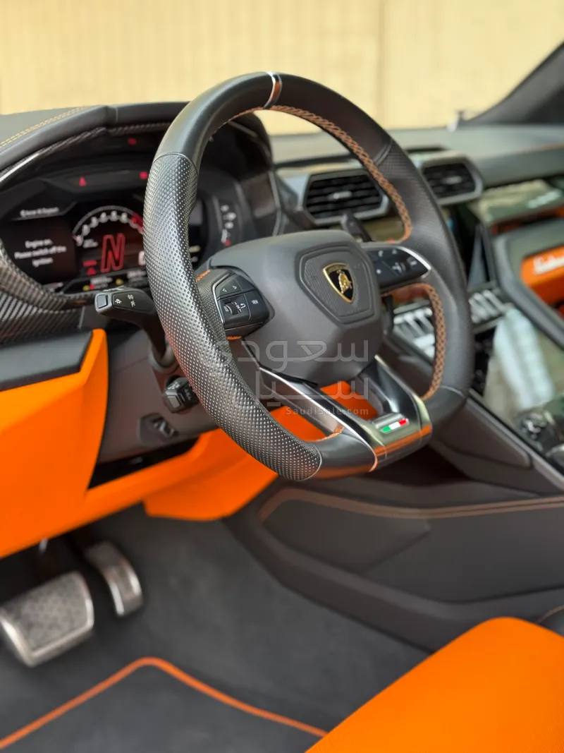 2022 Lamborghini URUS Performante