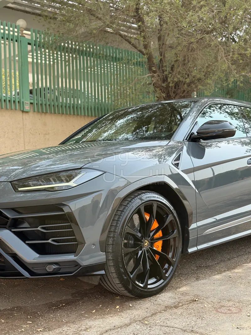 2022 Lamborghini URUS Performante