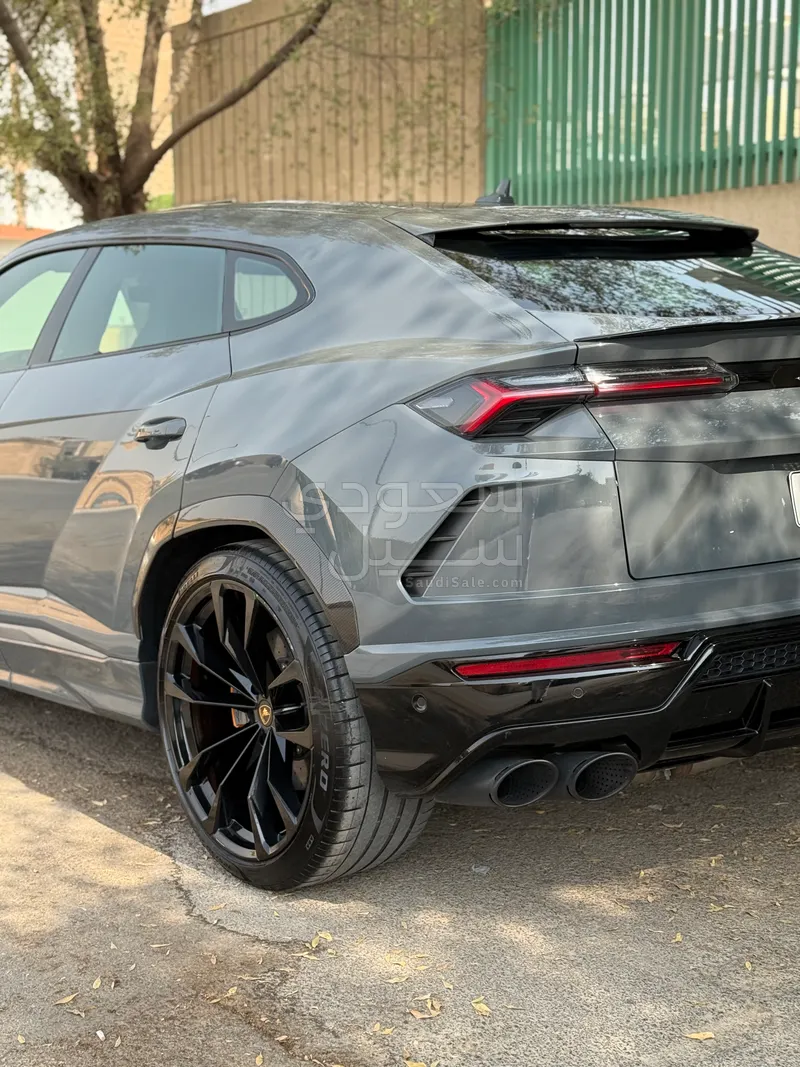 2022 Lamborghini URUS Performante