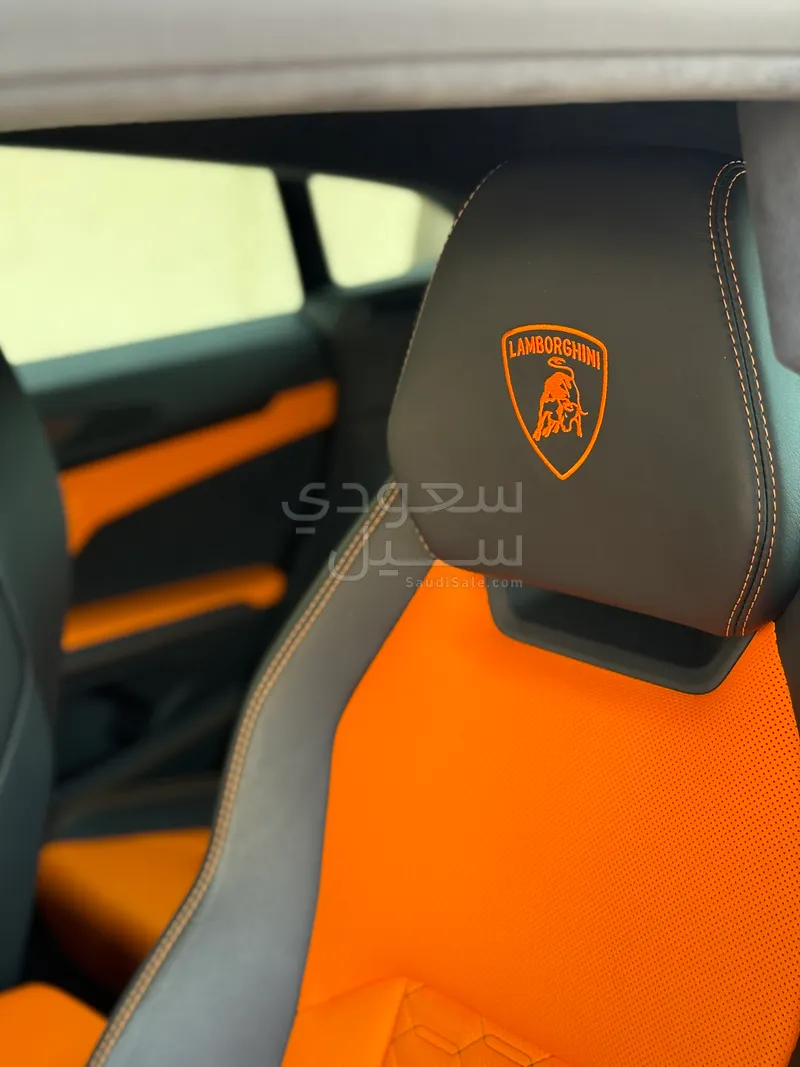 2022 Lamborghini URUS Performante