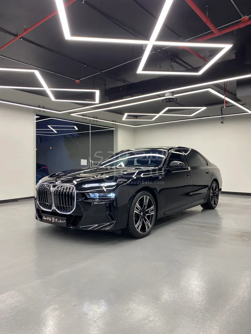2025 BMW 7 Series 740i