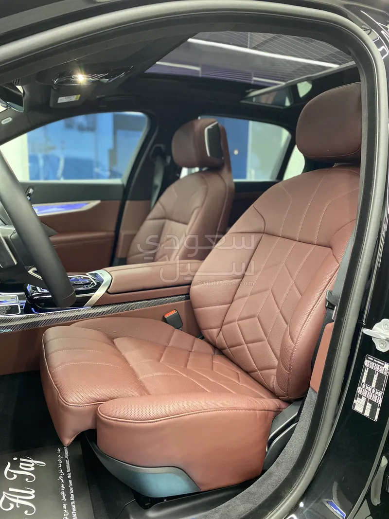 2025 BMW 7 Series 740i