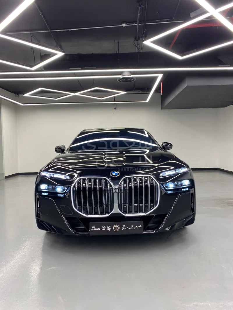 2025 BMW 7 Series 740i