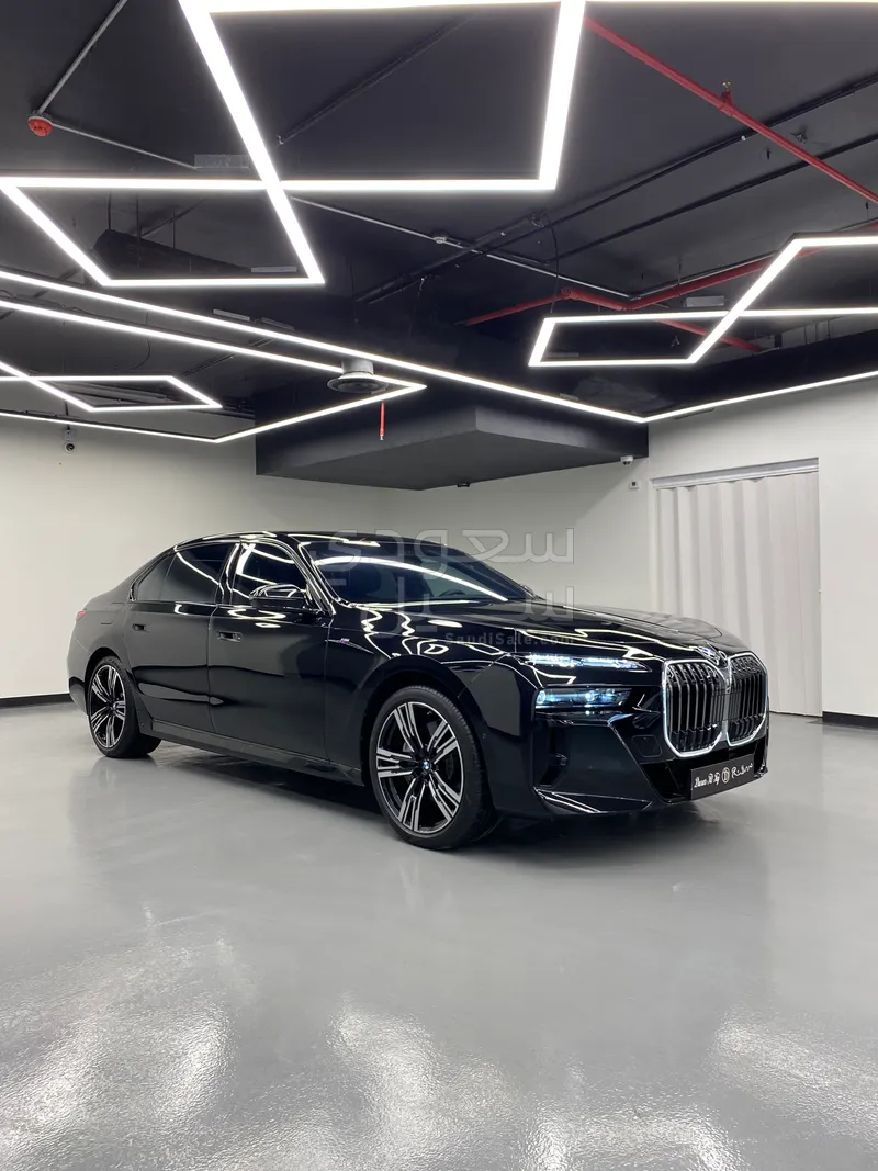 2025 BMW 7 Series 740i