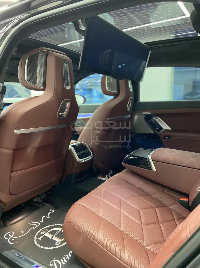2025 BMW 7 Series 740i