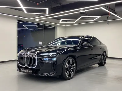 2025 BMW 7 Series 740i
