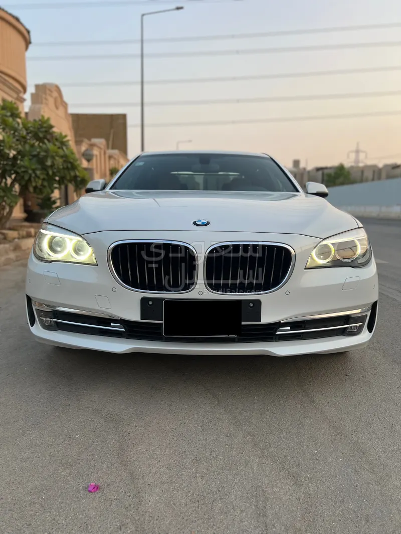2015 بي ام دبليو الفئة السابعة 730 إل أي
